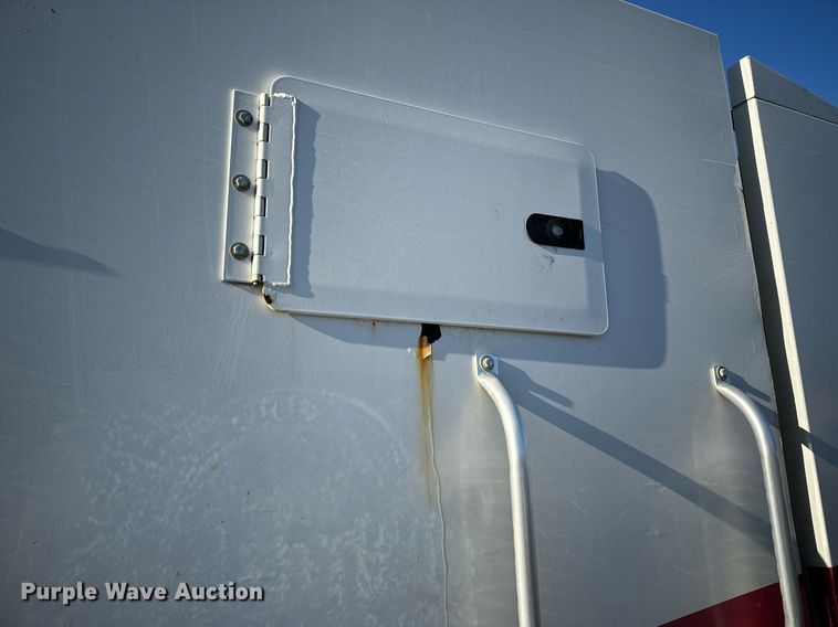 image for item EN5034 2009 Elgin 3300 street sweeper truck