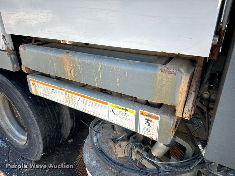 image for item EN5034 2009 Elgin 3300 street sweeper truck
