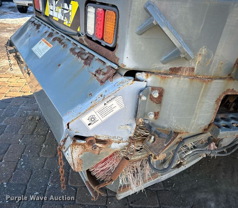 image for item EN5034 2009 Elgin 3300 street sweeper truck