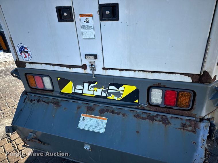 image for item EN5034 2009 Elgin 3300 street sweeper truck