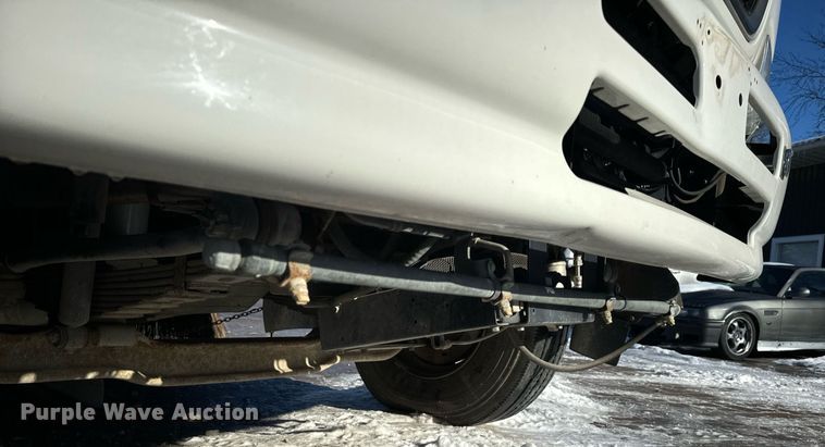 image for item EN5034 2009 Elgin 3300 street sweeper truck