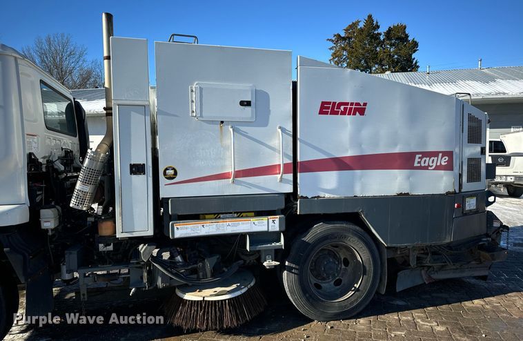image for item EN5034 2009 Elgin 3300 street sweeper truck