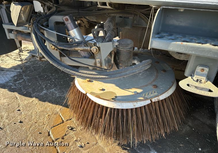 image for item EN5034 2009 Elgin 3300 street sweeper truck