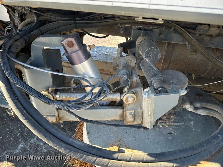 image for item EN5034 2009 Elgin 3300 street sweeper truck