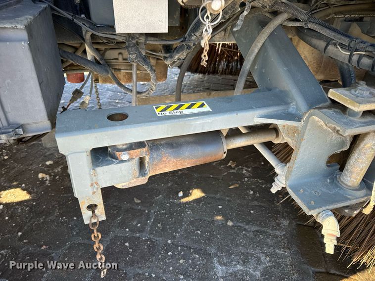 image for item EN5034 2009 Elgin 3300 street sweeper truck