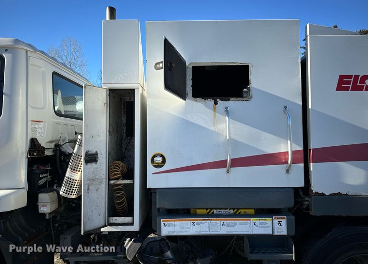 image for item EN5034 2009 Elgin 3300 street sweeper truck