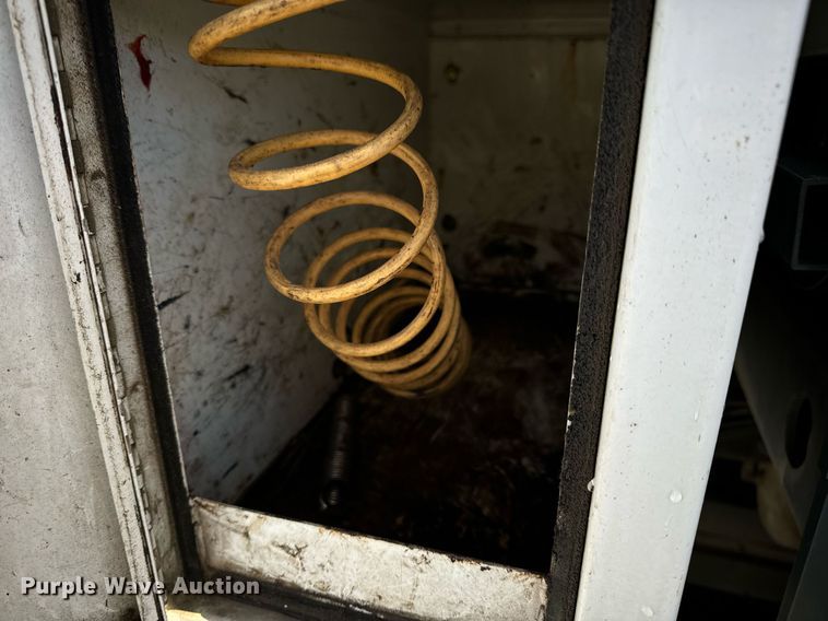 image for item EN5034 2009 Elgin 3300 street sweeper truck