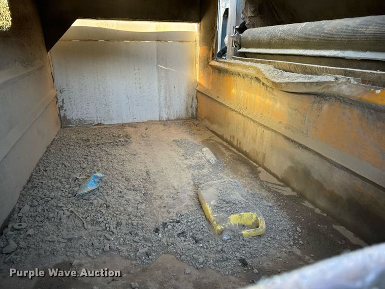 image for item EN5034 2009 Elgin 3300 street sweeper truck