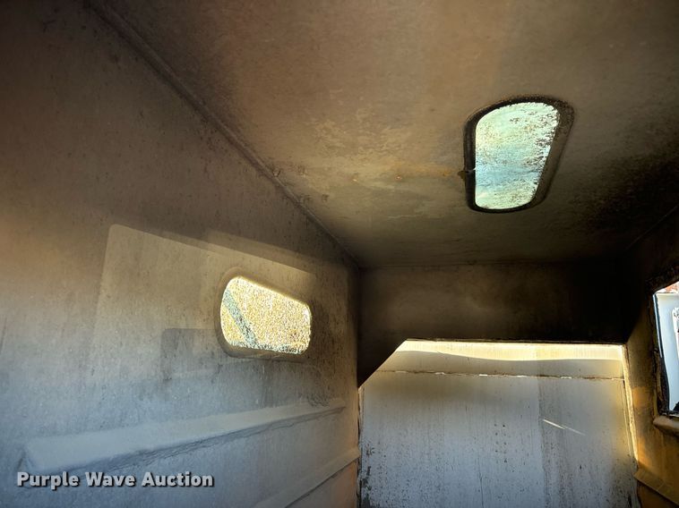 image for item EN5034 2009 Elgin 3300 street sweeper truck