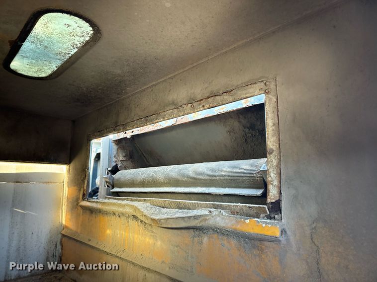 image for item EN5034 2009 Elgin 3300 street sweeper truck