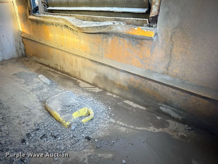 image for item EN5034 2009 Elgin 3300 street sweeper truck