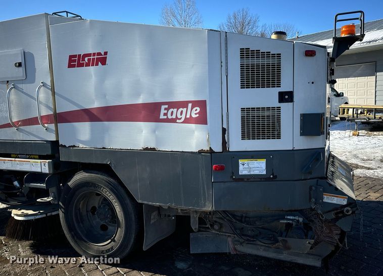 image for item EN5034 2009 Elgin 3300 street sweeper truck