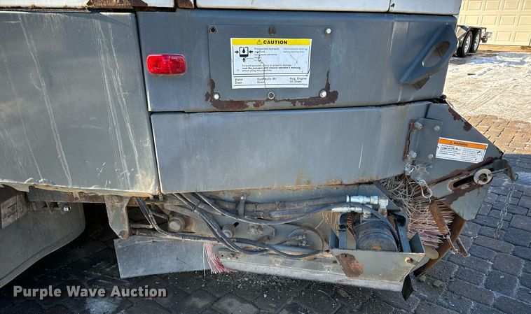 image for item EN5034 2009 Elgin 3300 street sweeper truck