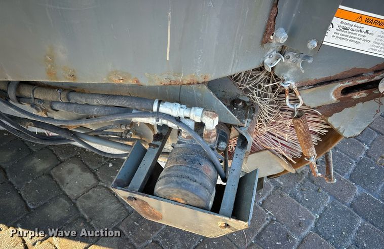 image for item EN5034 2009 Elgin 3300 street sweeper truck