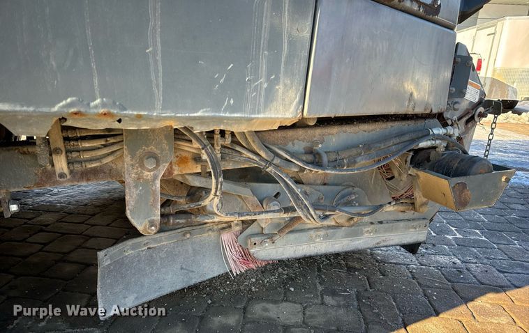 image for item EN5034 2009 Elgin 3300 street sweeper truck