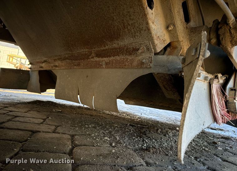 image for item EN5034 2009 Elgin 3300 street sweeper truck