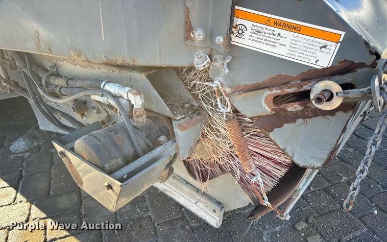 image for item EN5034 2009 Elgin 3300 street sweeper truck