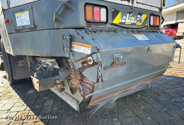 image for item EN5034 2009 Elgin 3300 street sweeper truck