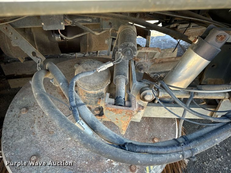 image for item EN5034 2009 Elgin 3300 street sweeper truck