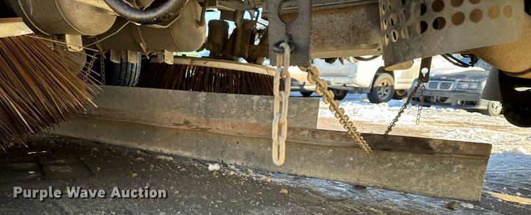 image for item EN5034 2009 Elgin 3300 street sweeper truck