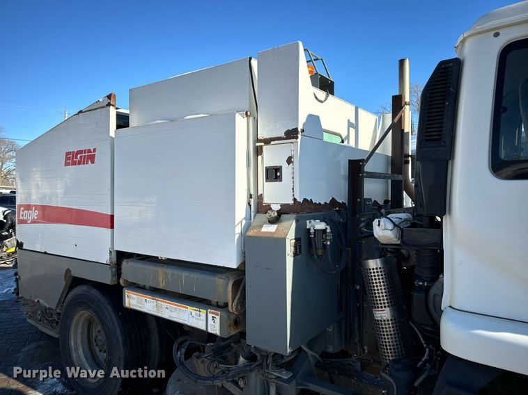 image for item EN5034 2009 Elgin 3300 street sweeper truck