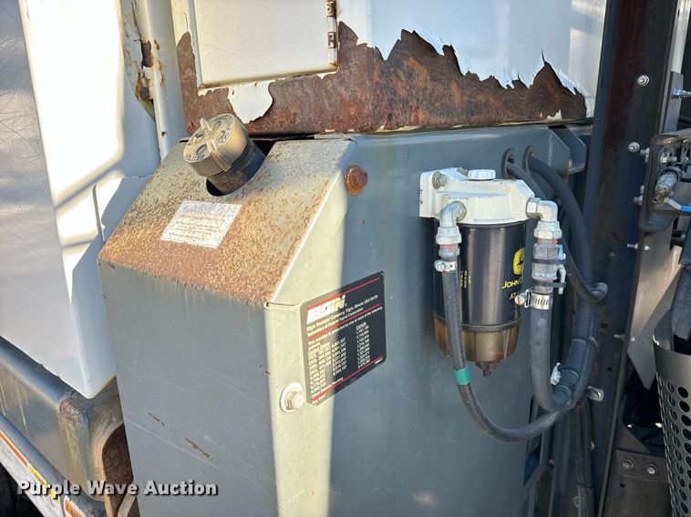 image for item EN5034 2009 Elgin 3300 street sweeper truck