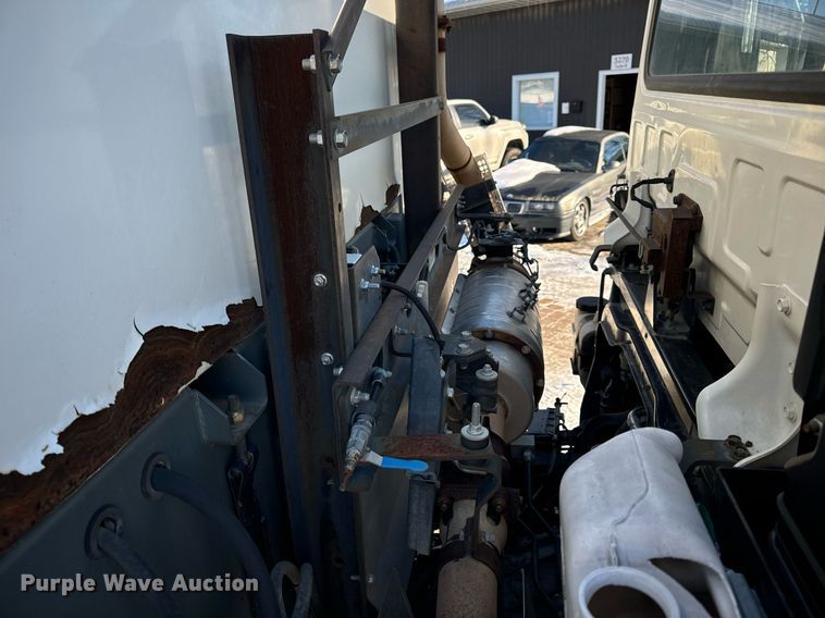 image for item EN5034 2009 Elgin 3300 street sweeper truck