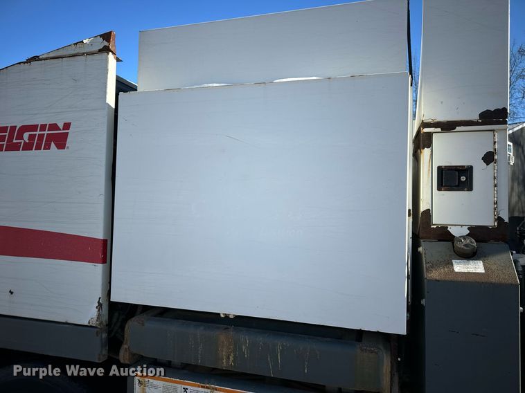 image for item EN5034 2009 Elgin 3300 street sweeper truck