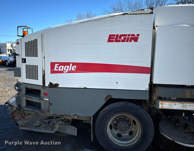 image for item EN5034 2009 Elgin 3300 street sweeper truck