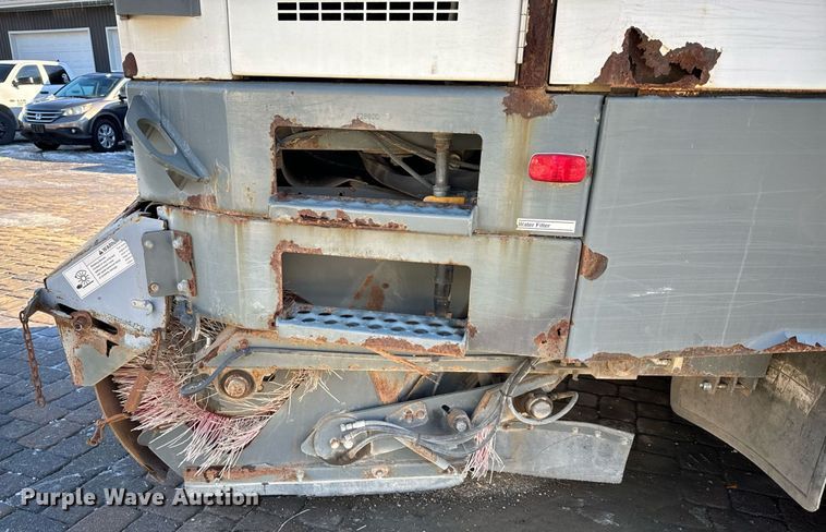 image for item EN5034 2009 Elgin 3300 street sweeper truck