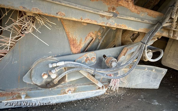 image for item EN5034 2009 Elgin 3300 street sweeper truck