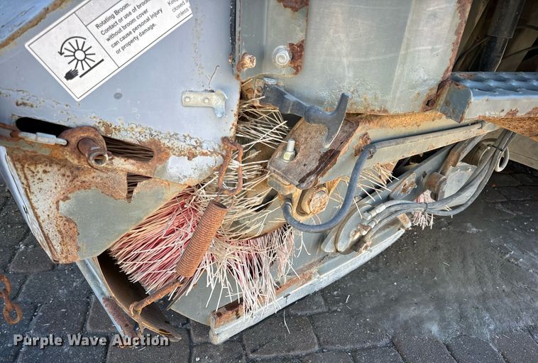 image for item EN5034 2009 Elgin 3300 street sweeper truck