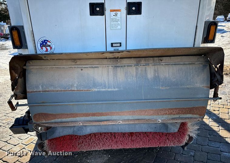 image for item EN5034 2009 Elgin 3300 street sweeper truck
