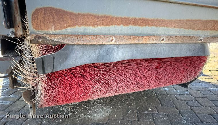 image for item EN5034 2009 Elgin 3300 street sweeper truck