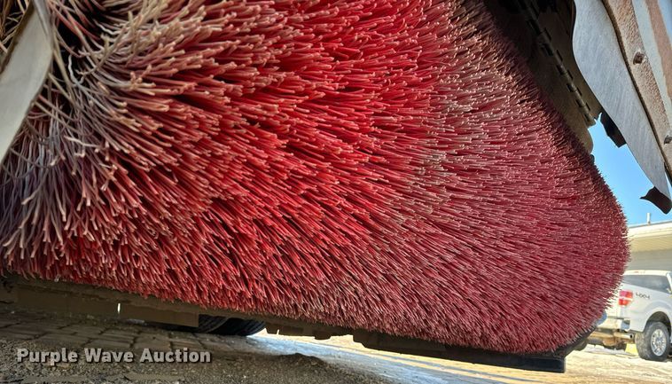 image for item EN5034 2009 Elgin 3300 street sweeper truck