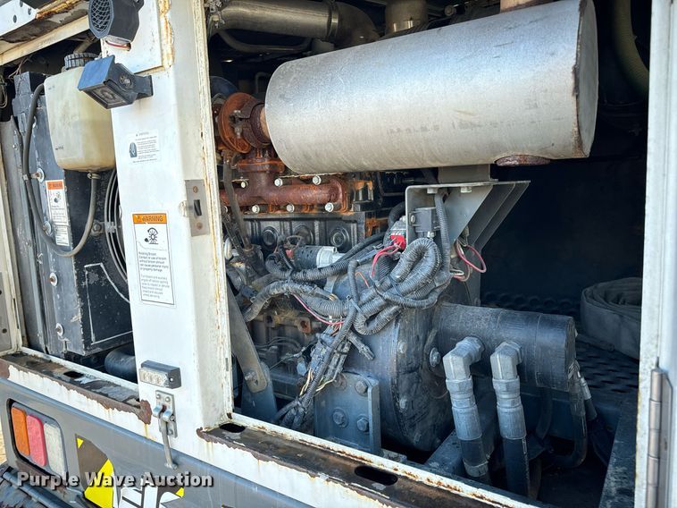 image for item EN5034 2009 Elgin 3300 street sweeper truck