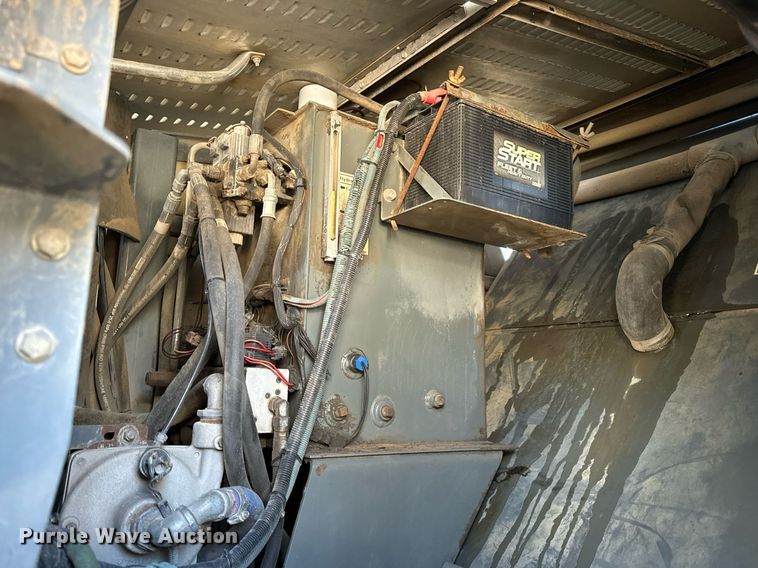 image for item EN5034 2009 Elgin 3300 street sweeper truck