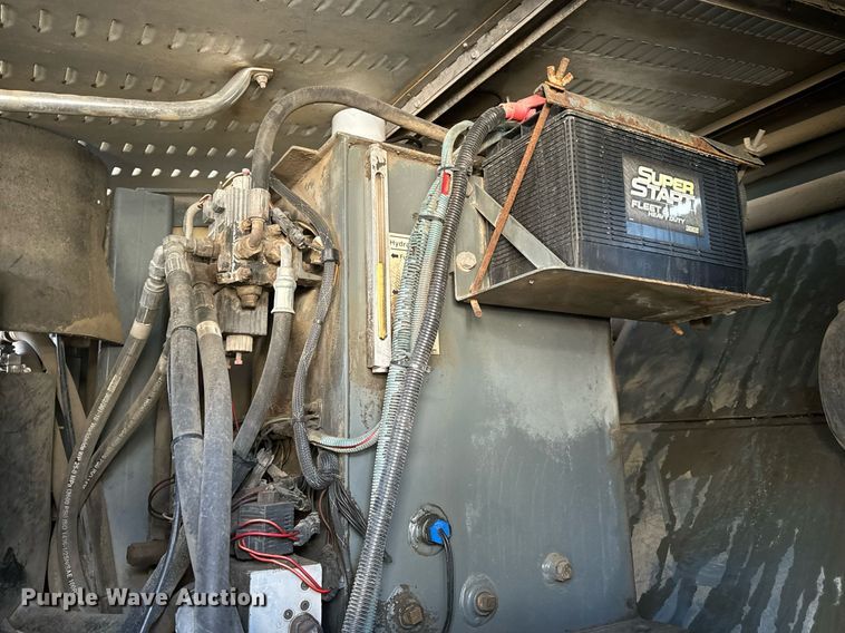 image for item EN5034 2009 Elgin 3300 street sweeper truck