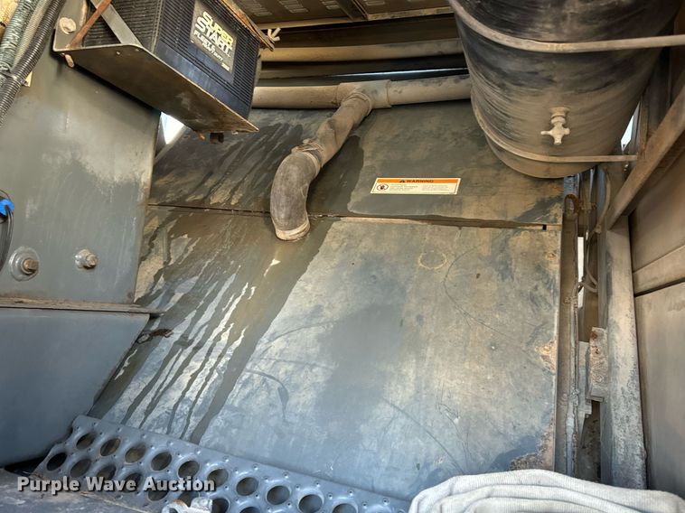 image for item EN5034 2009 Elgin 3300 street sweeper truck