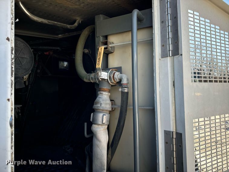 image for item EN5034 2009 Elgin 3300 street sweeper truck