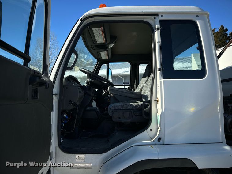 image for item EN5034 2009 Elgin 3300 street sweeper truck