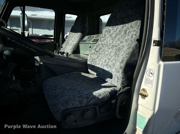 image for item EN5034 2009 Elgin 3300 street sweeper truck