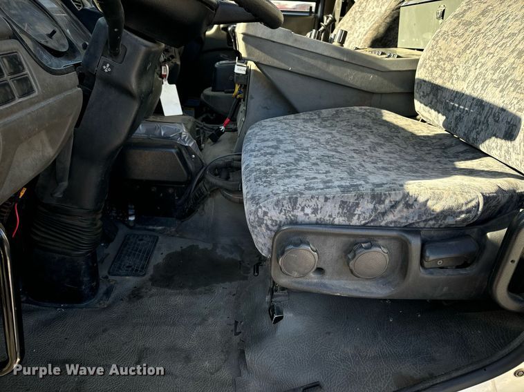 image for item EN5034 2009 Elgin 3300 street sweeper truck