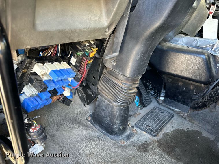 image for item EN5034 2009 Elgin 3300 street sweeper truck