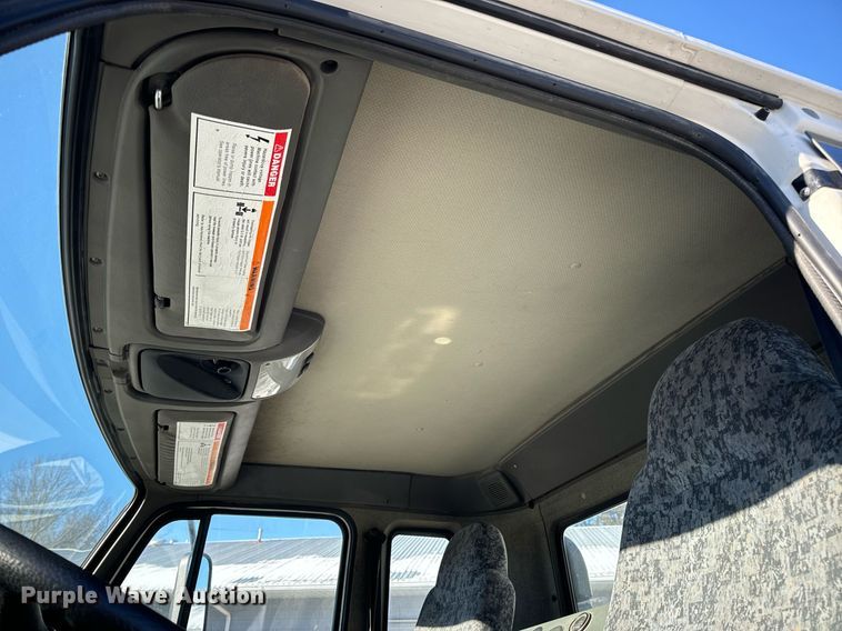 image for item EN5034 2009 Elgin 3300 street sweeper truck