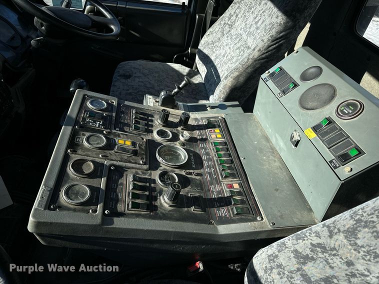 image for item EN5034 2009 Elgin 3300 street sweeper truck