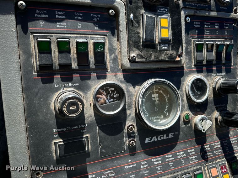 image for item EN5034 2009 Elgin 3300 street sweeper truck