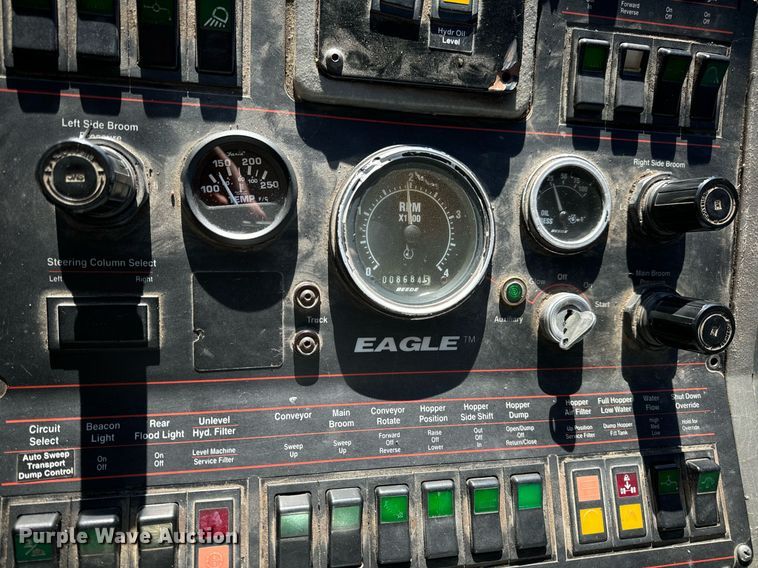 image for item EN5034 2009 Elgin 3300 street sweeper truck