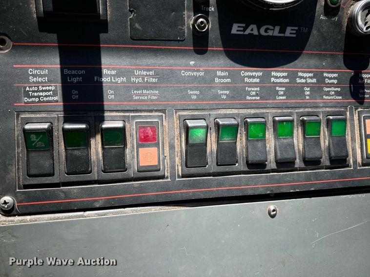 image for item EN5034 2009 Elgin 3300 street sweeper truck