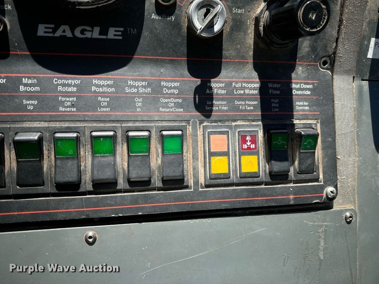 image for item EN5034 2009 Elgin 3300 street sweeper truck